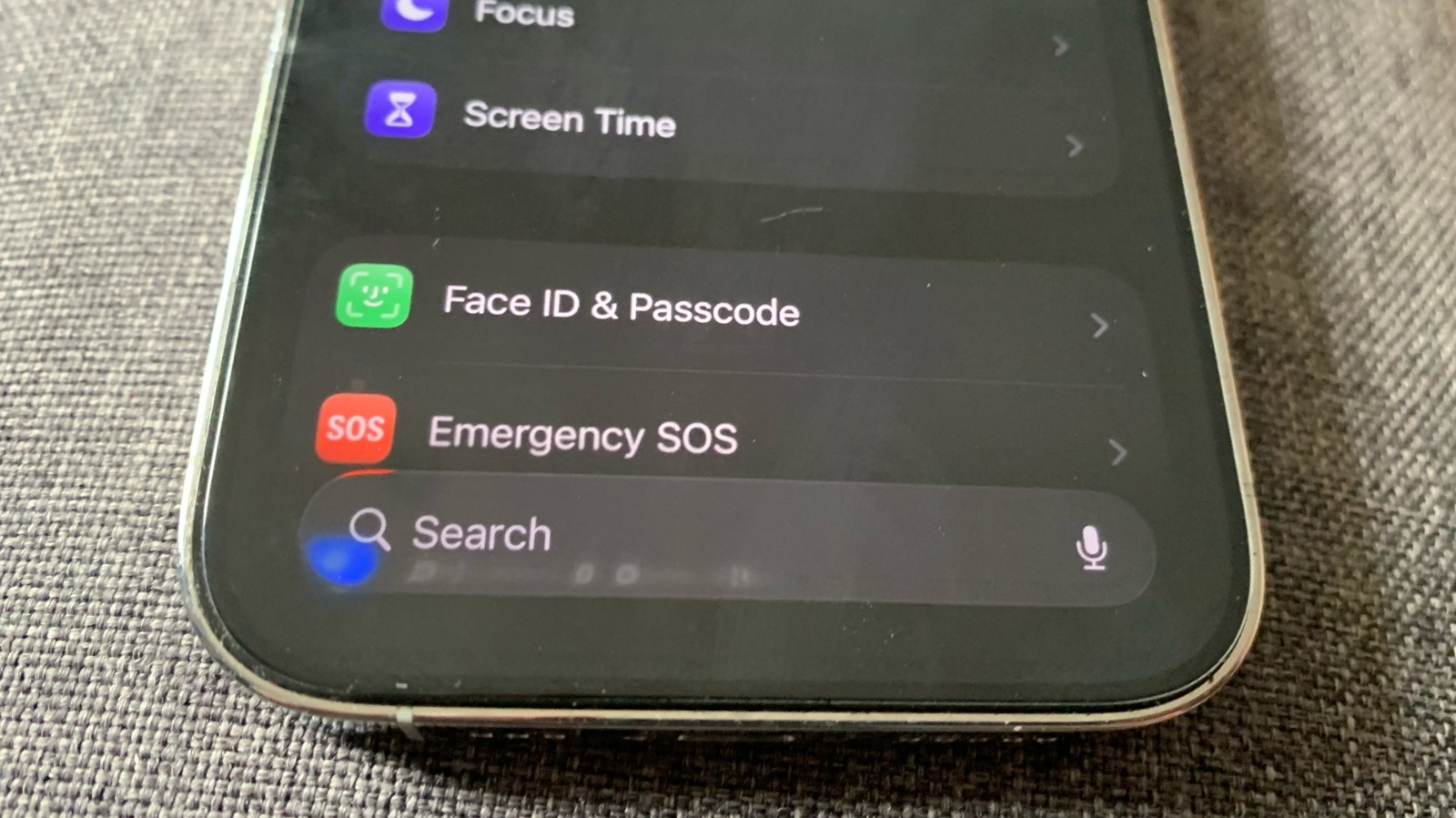 iOS 26の検索バーを上部に移動できますか？