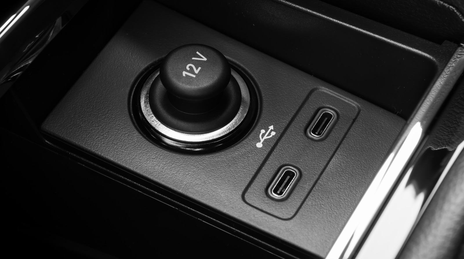 あなたの車にはUSB-Cポートがありますか?プラグインできる 5 つのこと