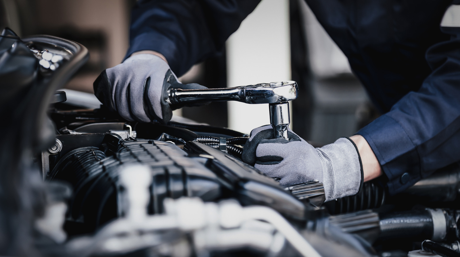 なぜ今、熟練した整備士を見つけることがこれほど難しいのでしょうか?フォードのCEOはアイデアを持っている